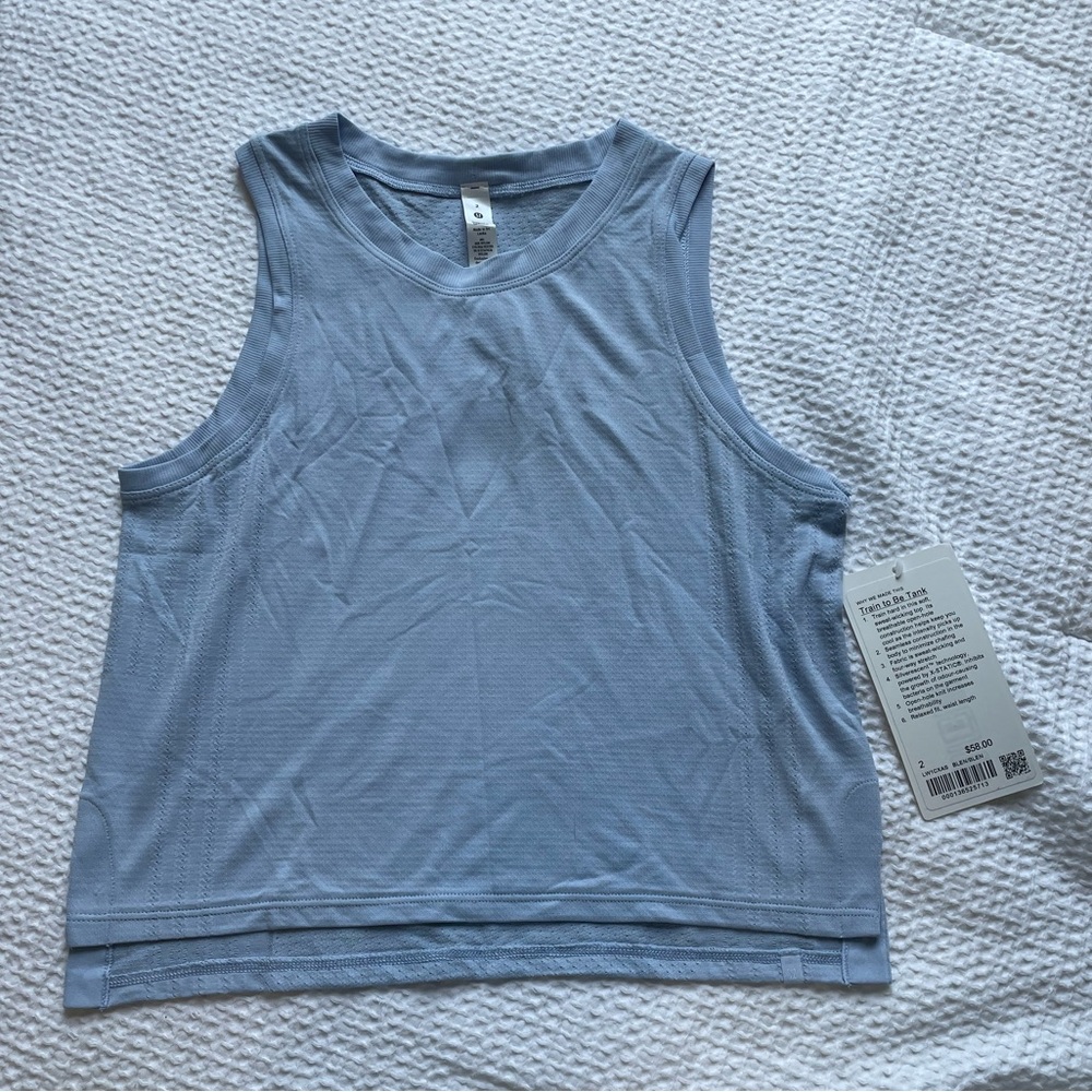 Lululemon train to be tank size 2 light blue